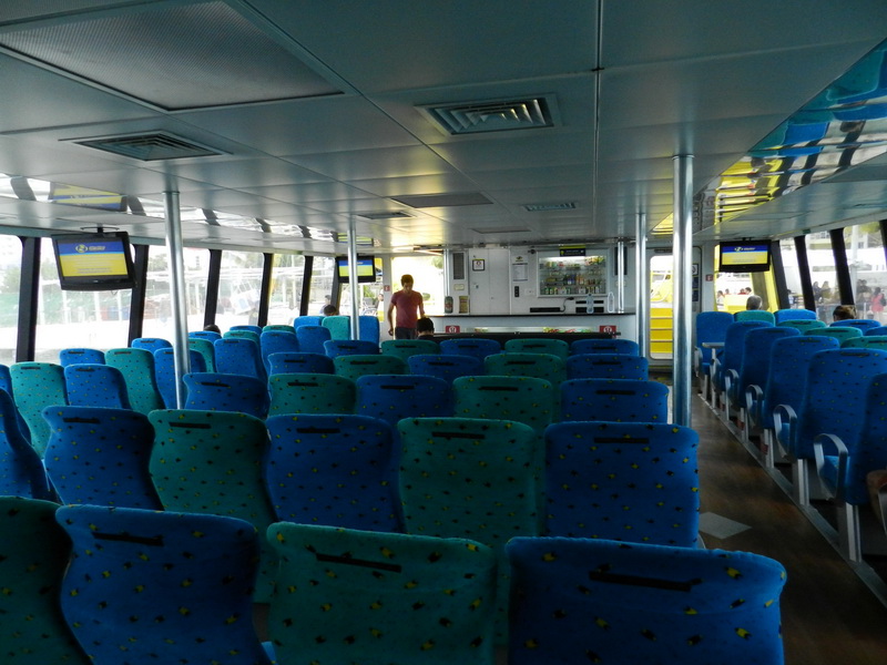 Shuttle isla mujeres interior