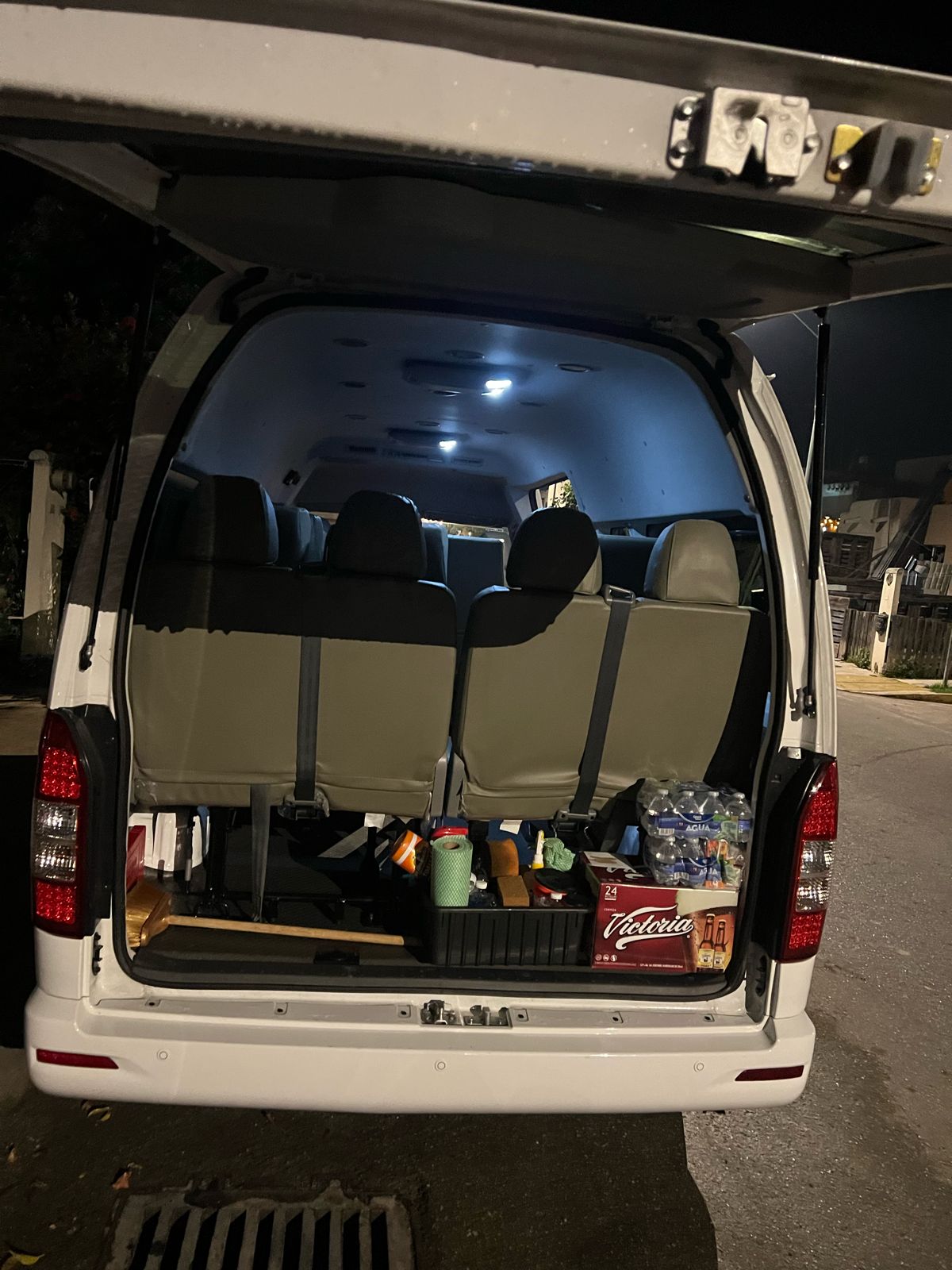 VAN Toyota Hiace