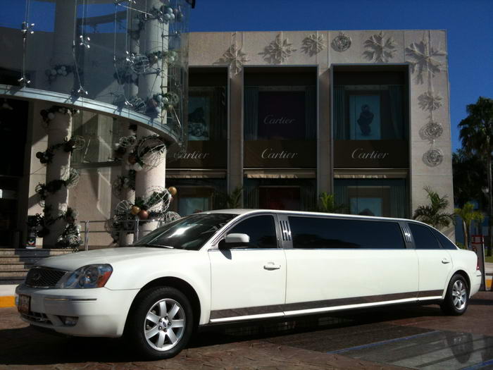 Ford 500 Limousine Riviera Maya