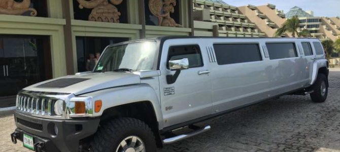 Hummer Limousine 12 passengers