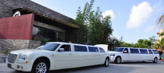 Limousine Chrysler 300 Tulum Playa del Carmen