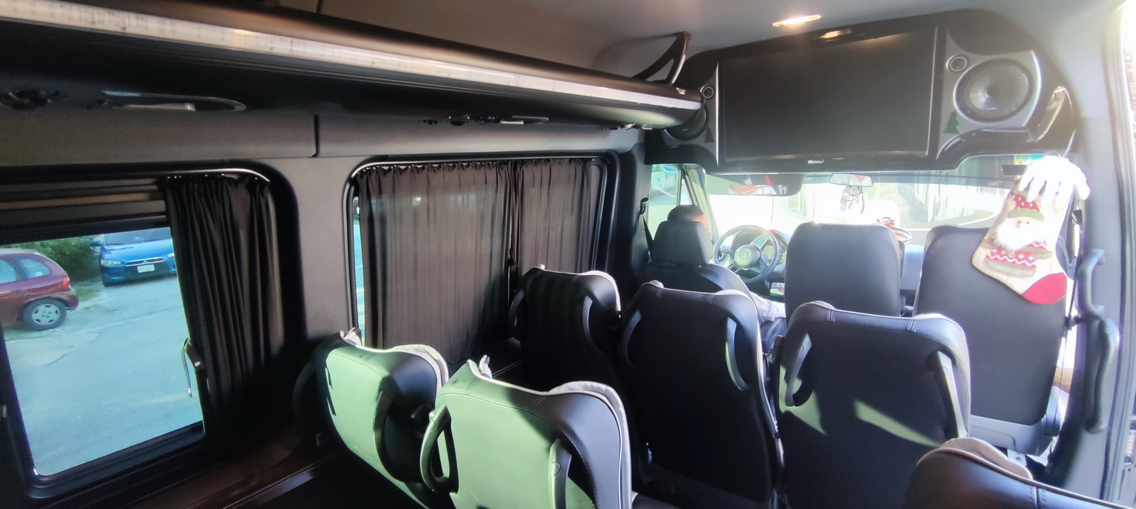 VIP VAN 19 seats 